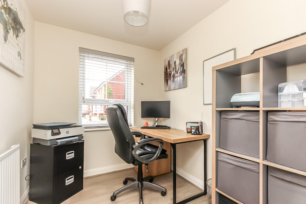 House in Northampton, Wellingborough - More
