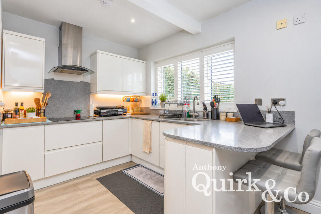 House in Castle Point, Canvey Island - View 3