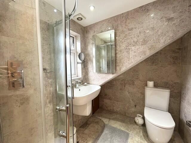 House in Romford - View 4