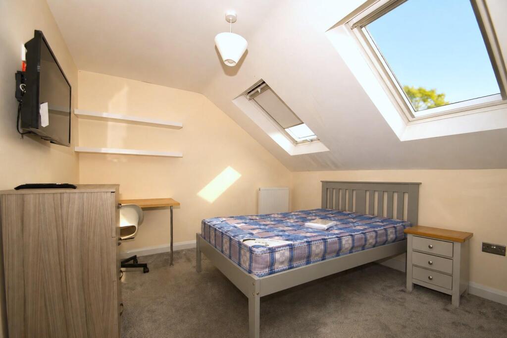 6 bedroom house for rent