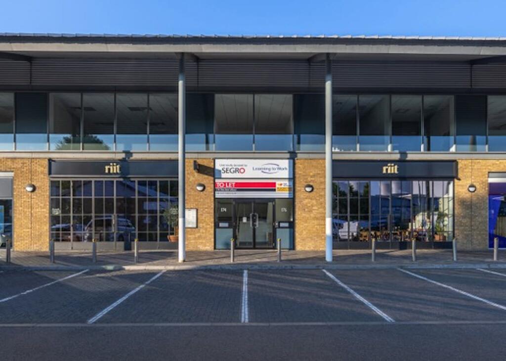 Main image of property: First Floor, 174 Buckingham Avenue, Slough, SL1 4RD