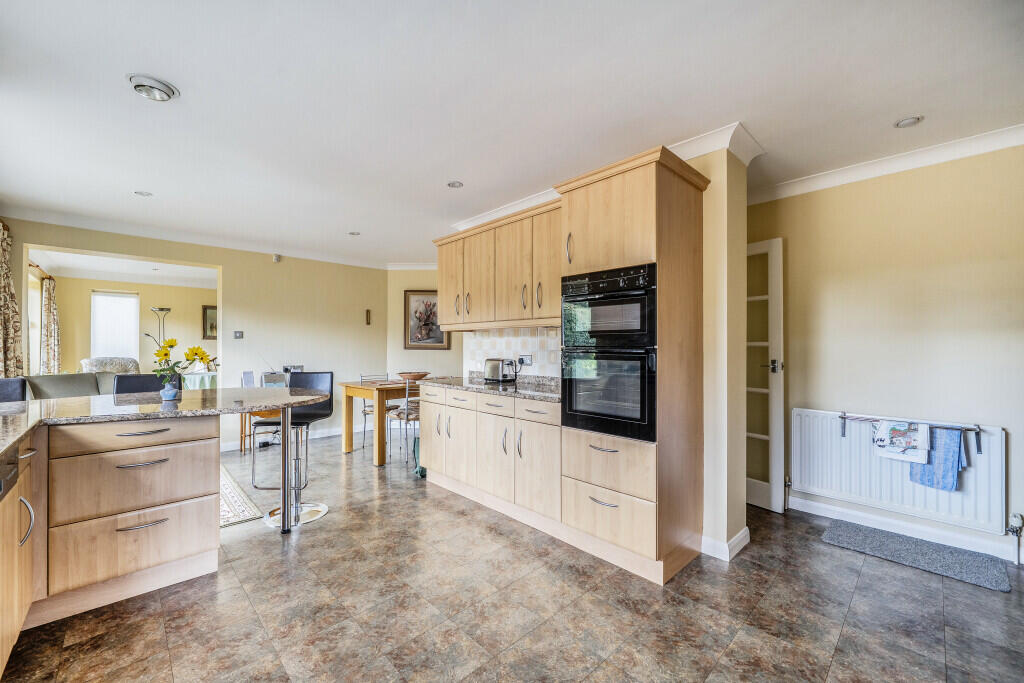 House in Slough - View 2