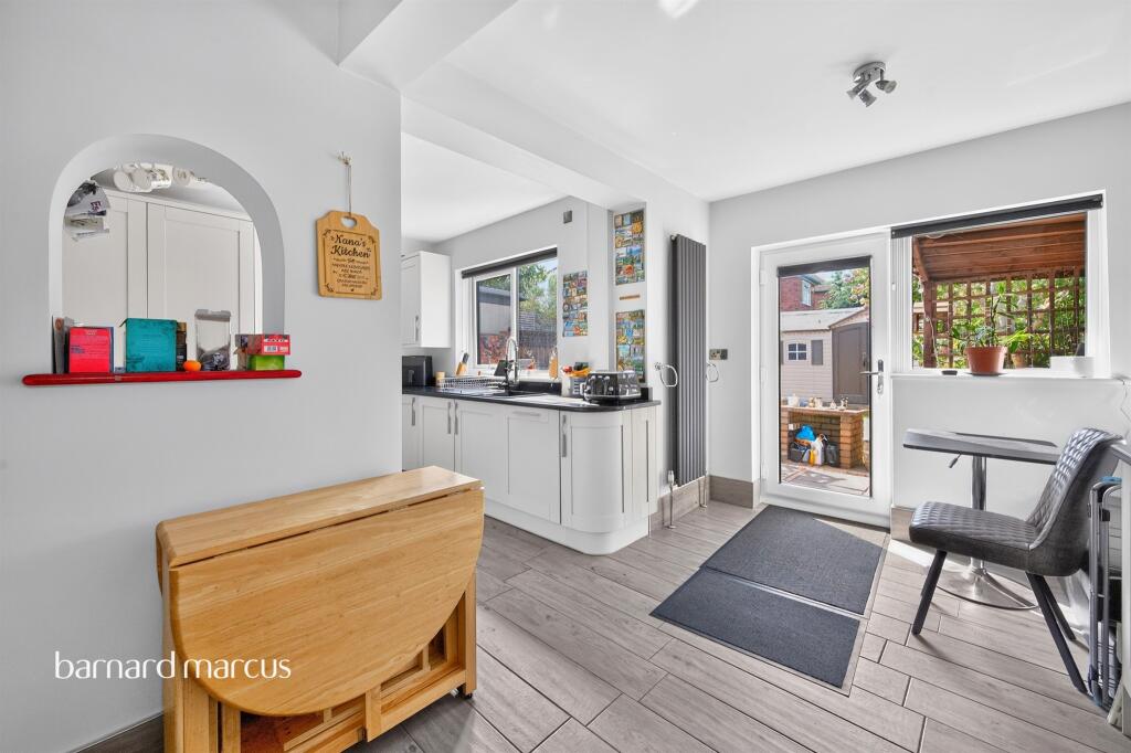 House in London, Royal Borough of Kingston upon Thames - More