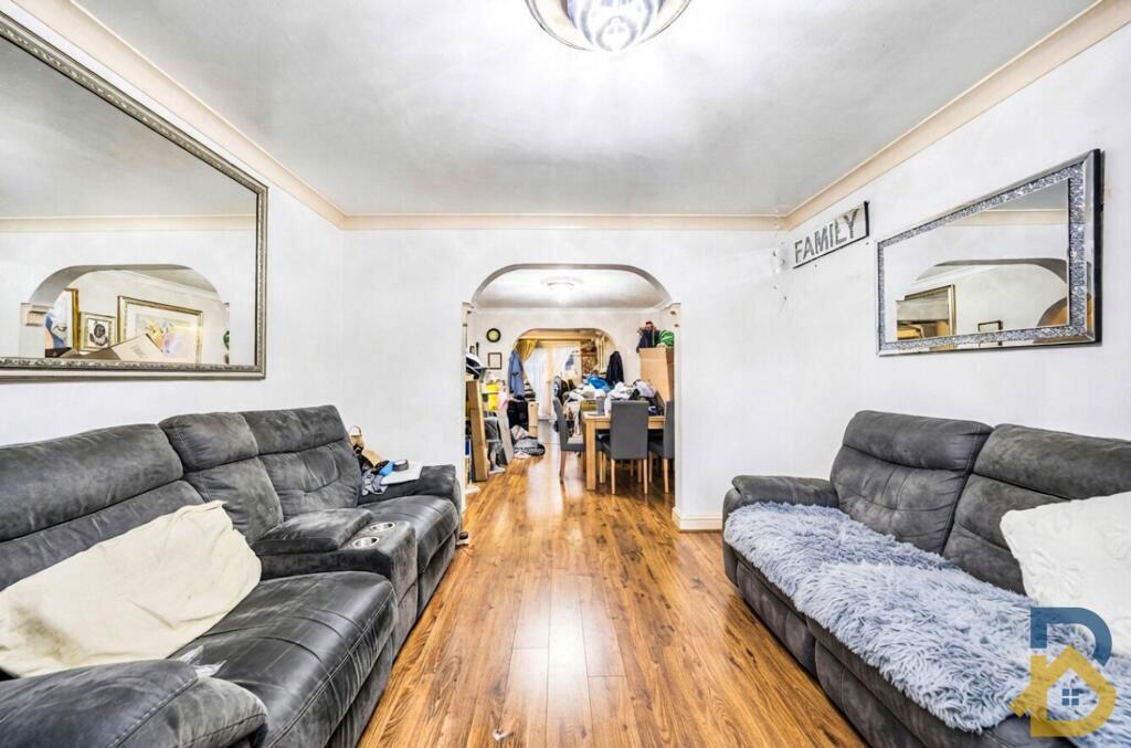 House in Romford - More
