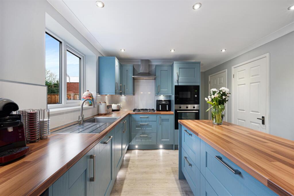 Thornton Park Avenue, Muxton, Telford. photo 4