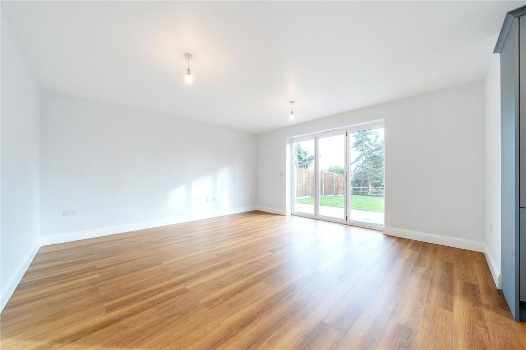 Lucca Close, Hayes, Bromley photo 2