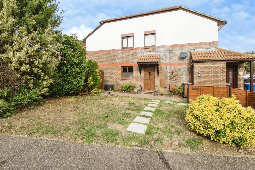 Main image of property: Cartel Close, Purfleet-on-Thames, Essex, RM19