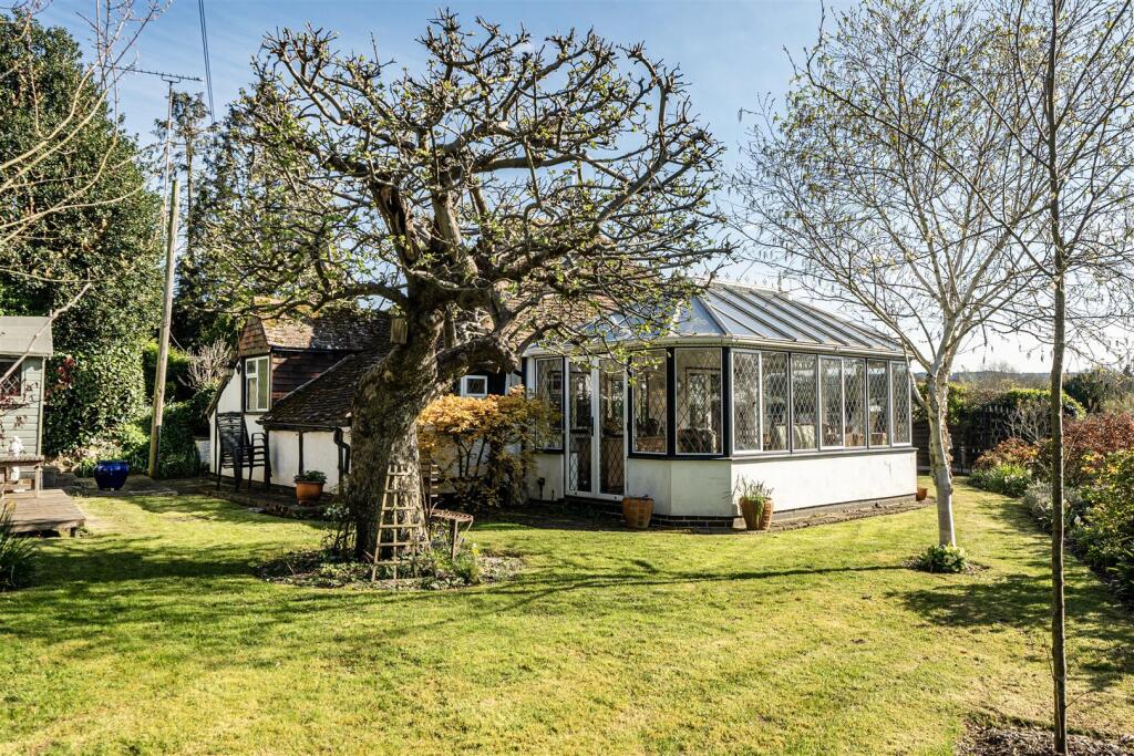 House in Guildford, West Horsley - More