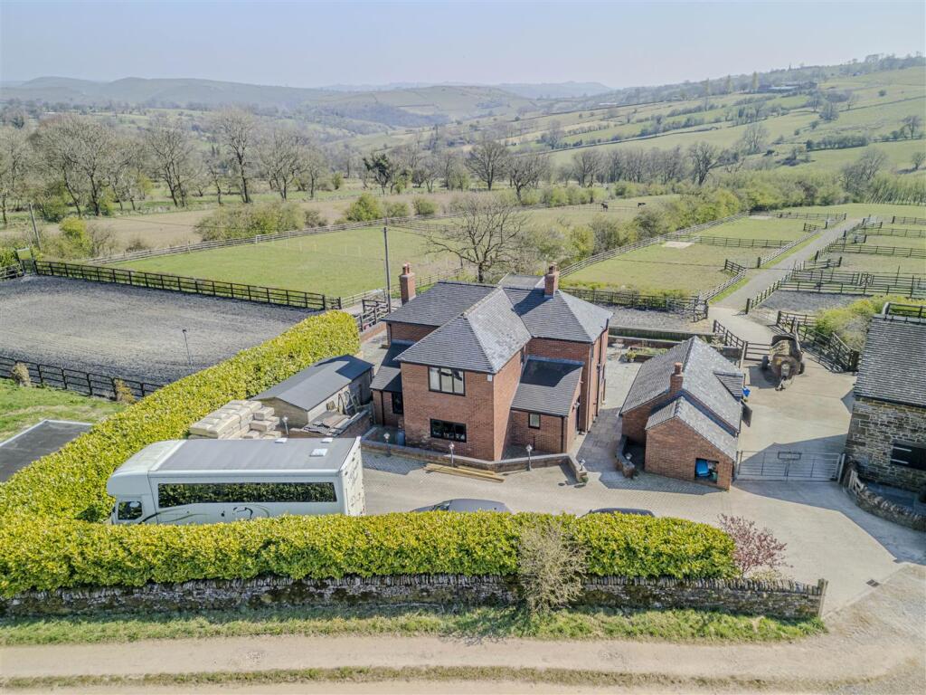 House in Stoke-on-Trent - View 3