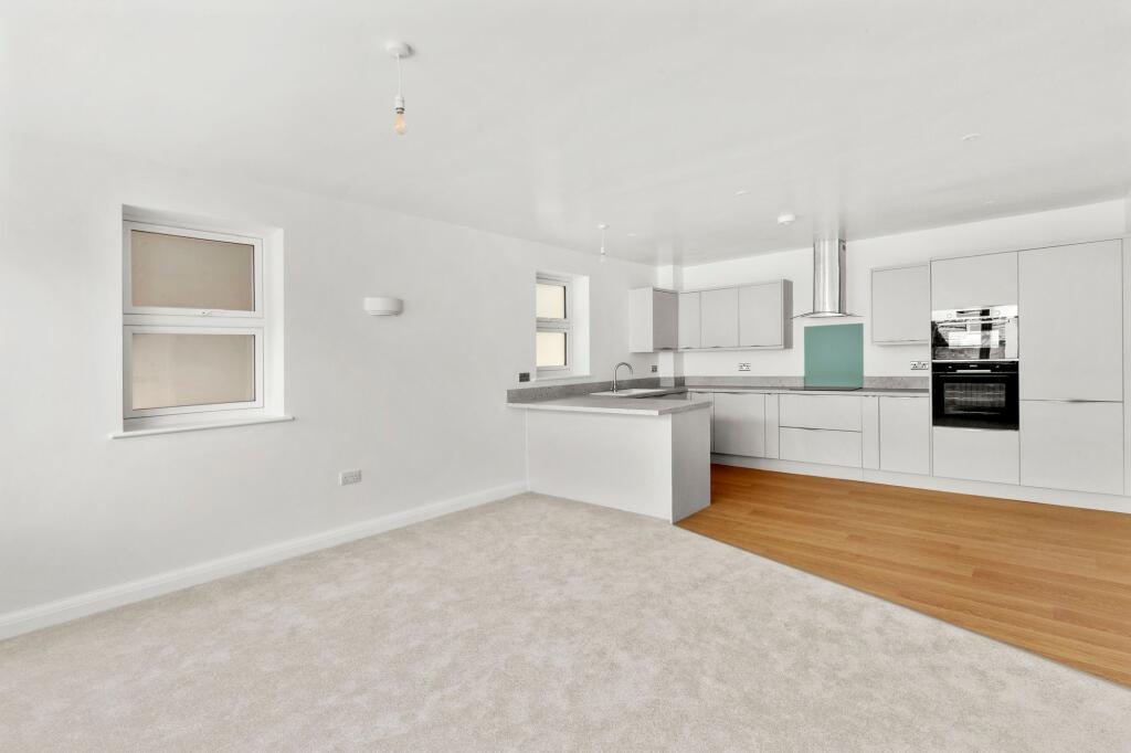 Apartment in Hemel Hempstead - View 2
