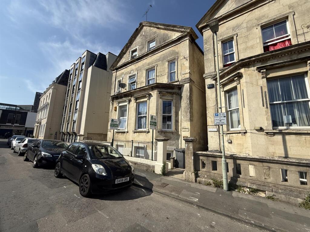 Main image of property: 3 Flats