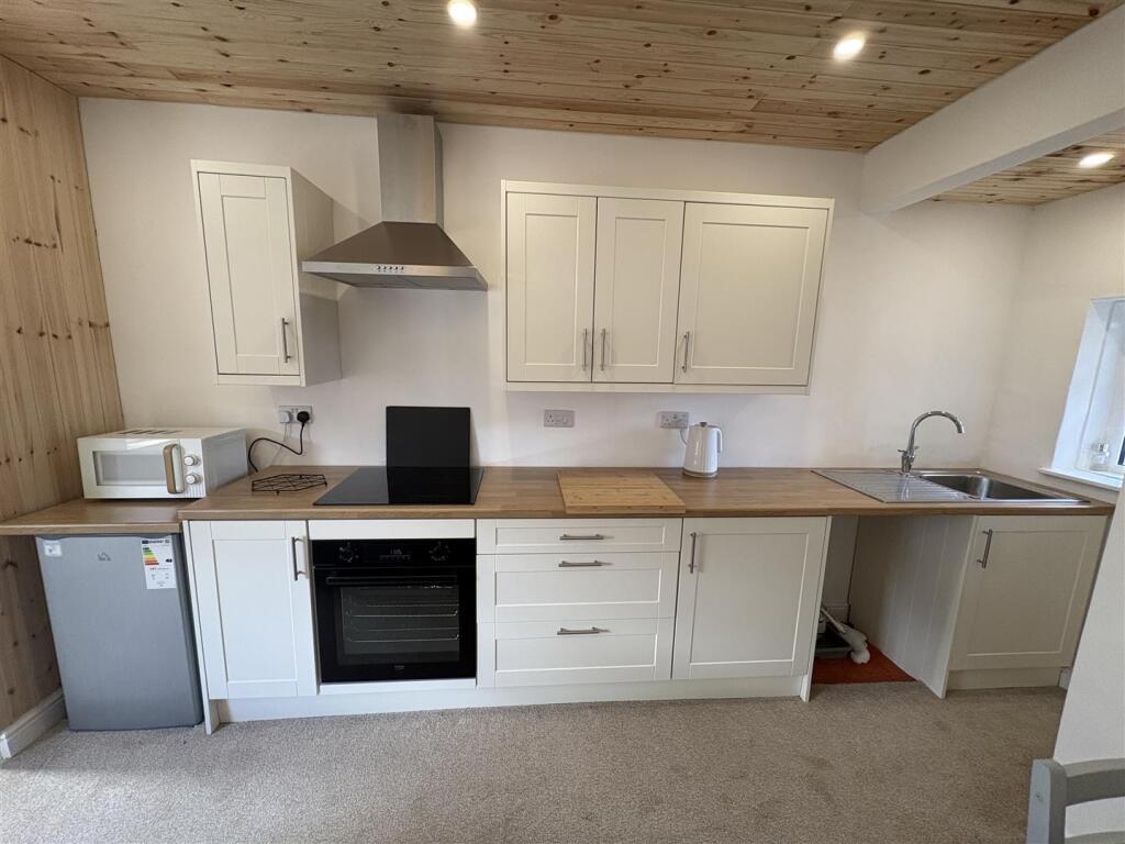 Albert Terrace, Wyke, Bradford photo 3