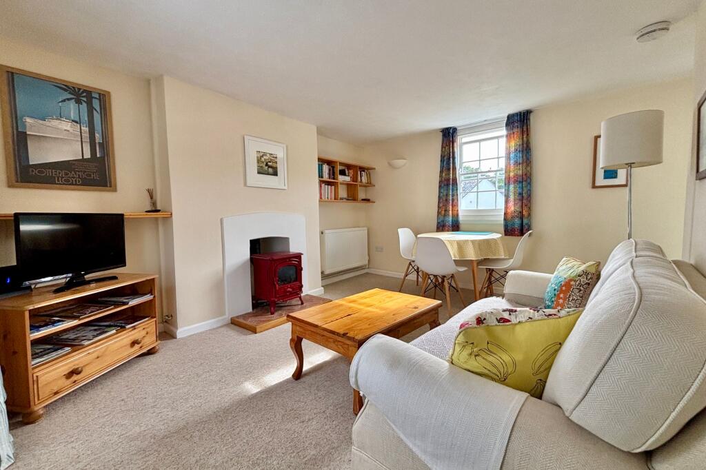 Apartment in Penryn, Bissom - View 2