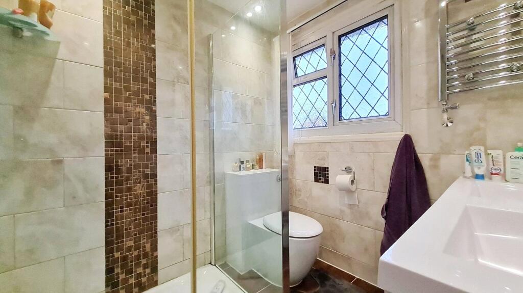 House in Watford, Hertfordshire - More