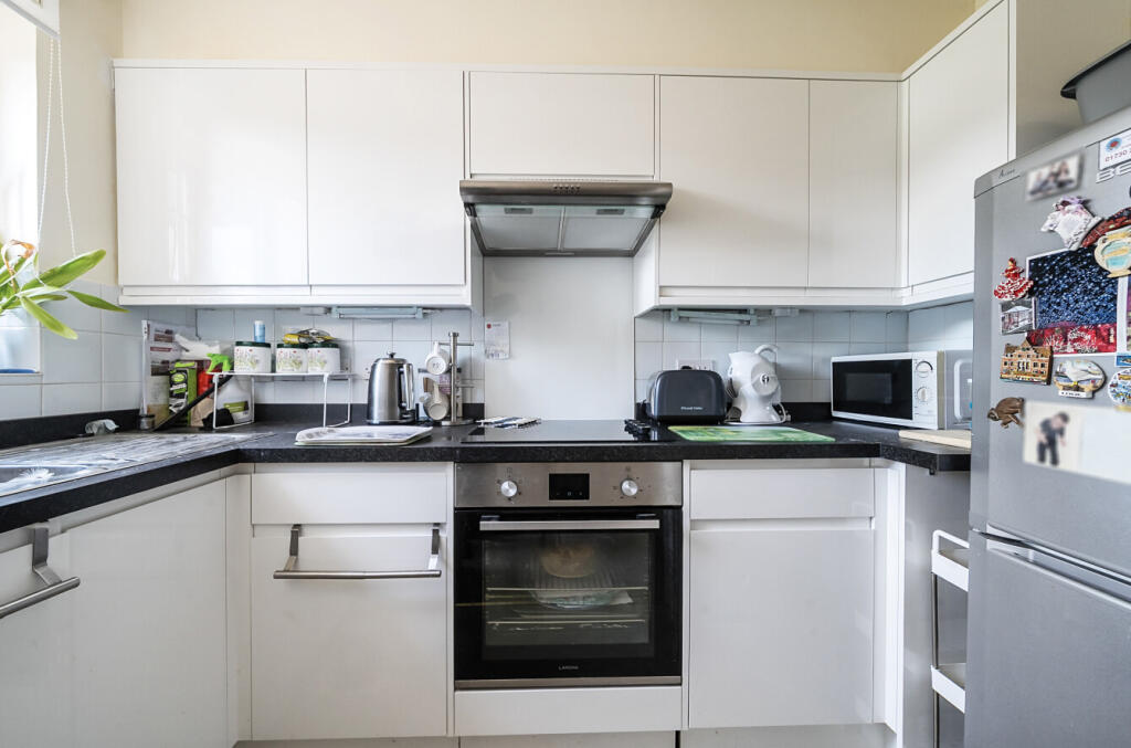 Candleford Gate, Tower Close, GU30 photo 3