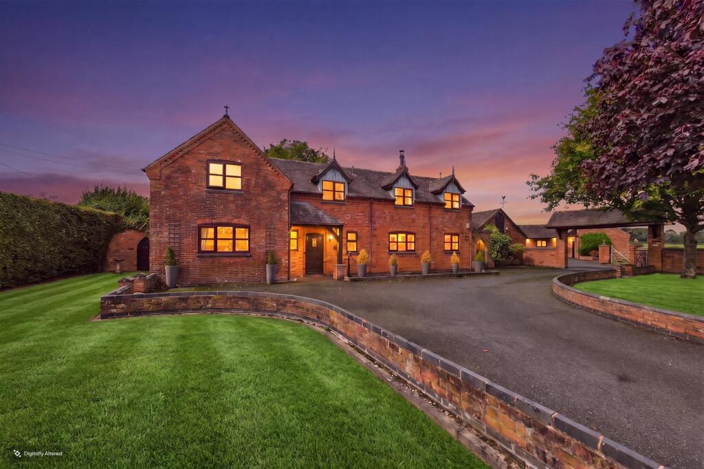 House in East Staffordshire, Uttoxeter Rural - View 2