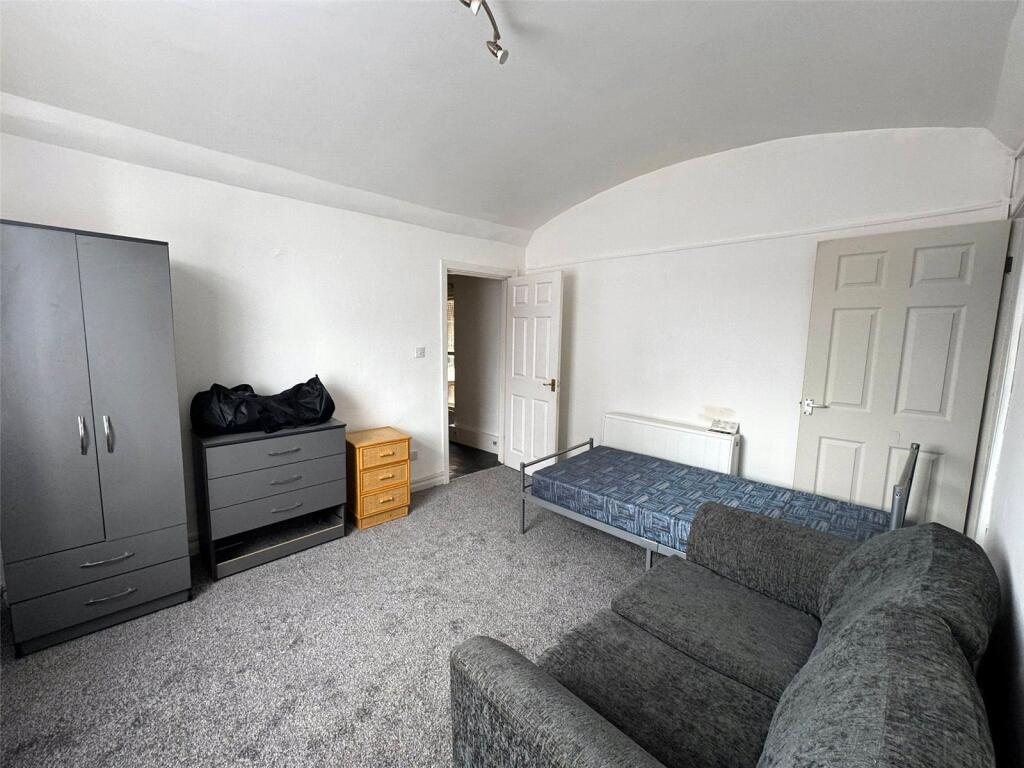 42, Park View Court photo 3