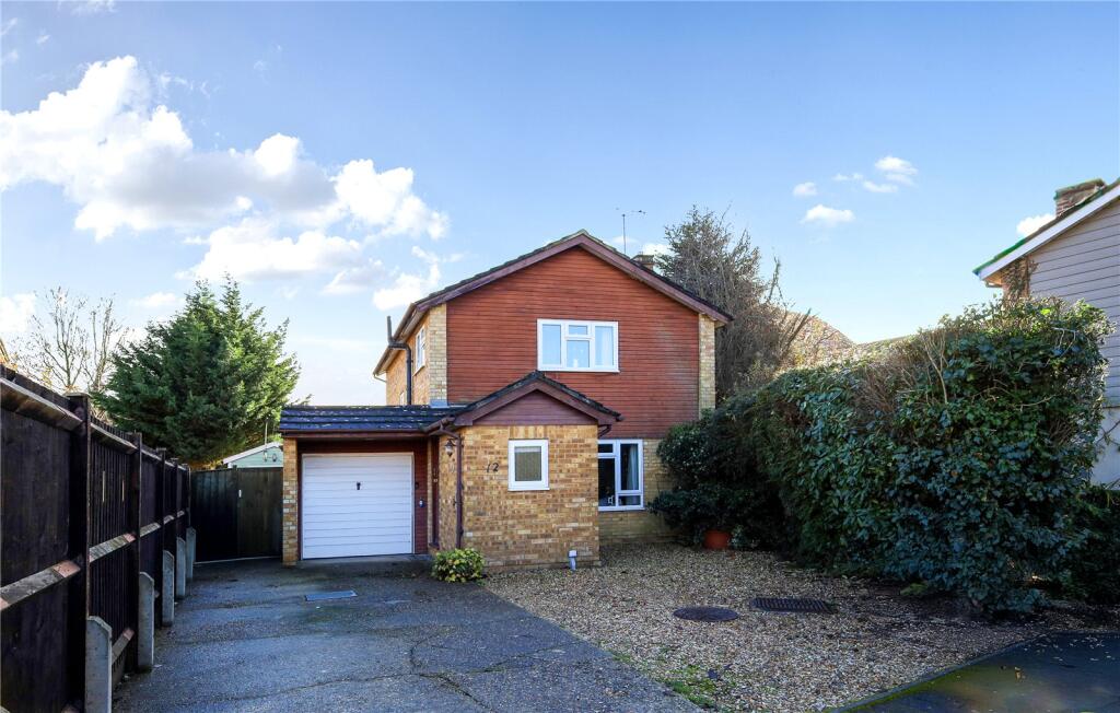 3-bed detached on Chalcrafts, Alton, Hampshire, GU34, £475,000
