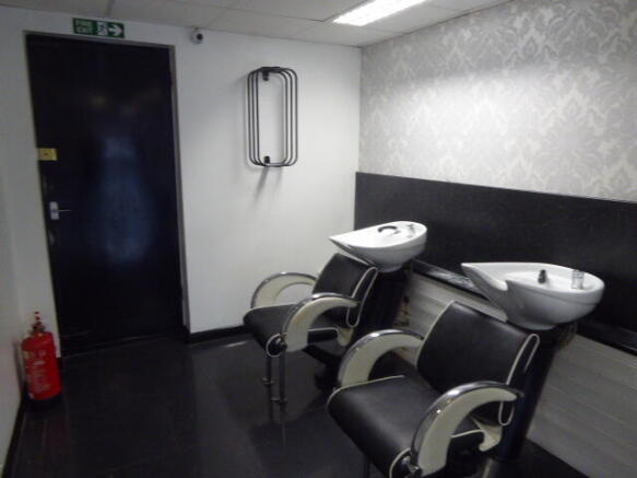 RETAIL SALON