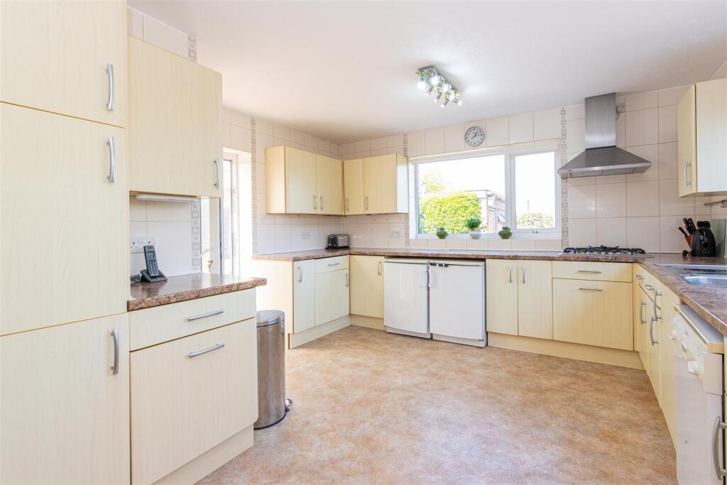 Cromwell Crescent, Market Harborough photo 3