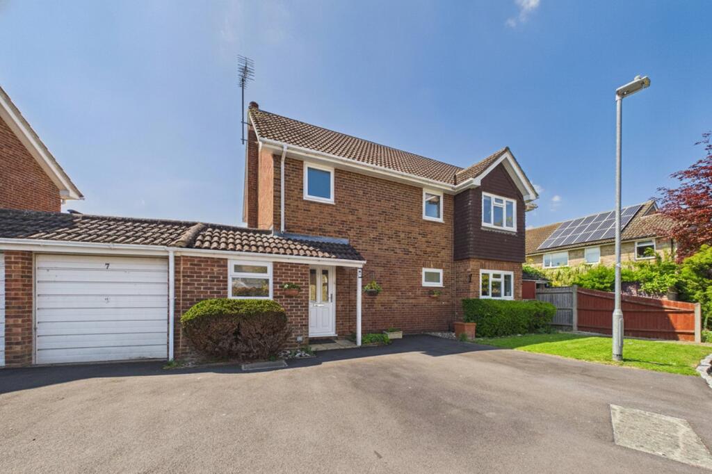 Main image of property: Chaucer Close, Wokingham, Berkshire, RG40