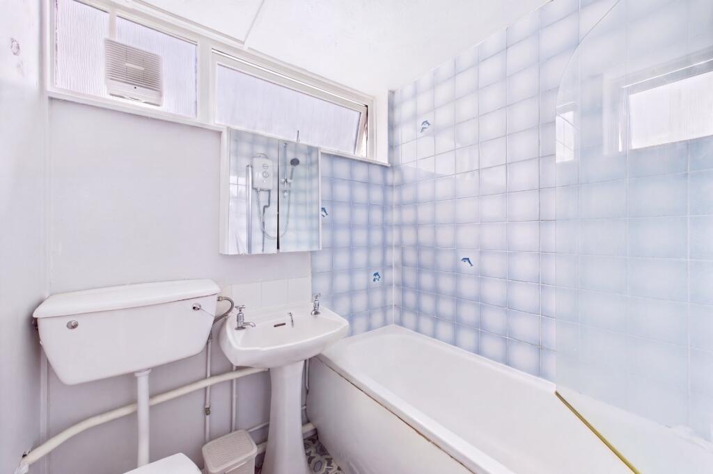 Kingsley Road, Farnborough, Hampshire, GU14 - View 5
