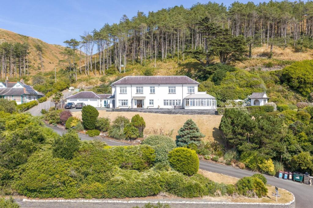 Main image of property: Aberdovey, LL35