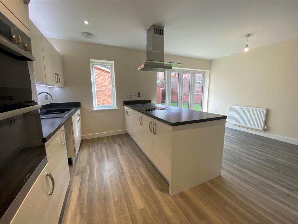 Glebe Road, Boughton, Northampton – pohled 6