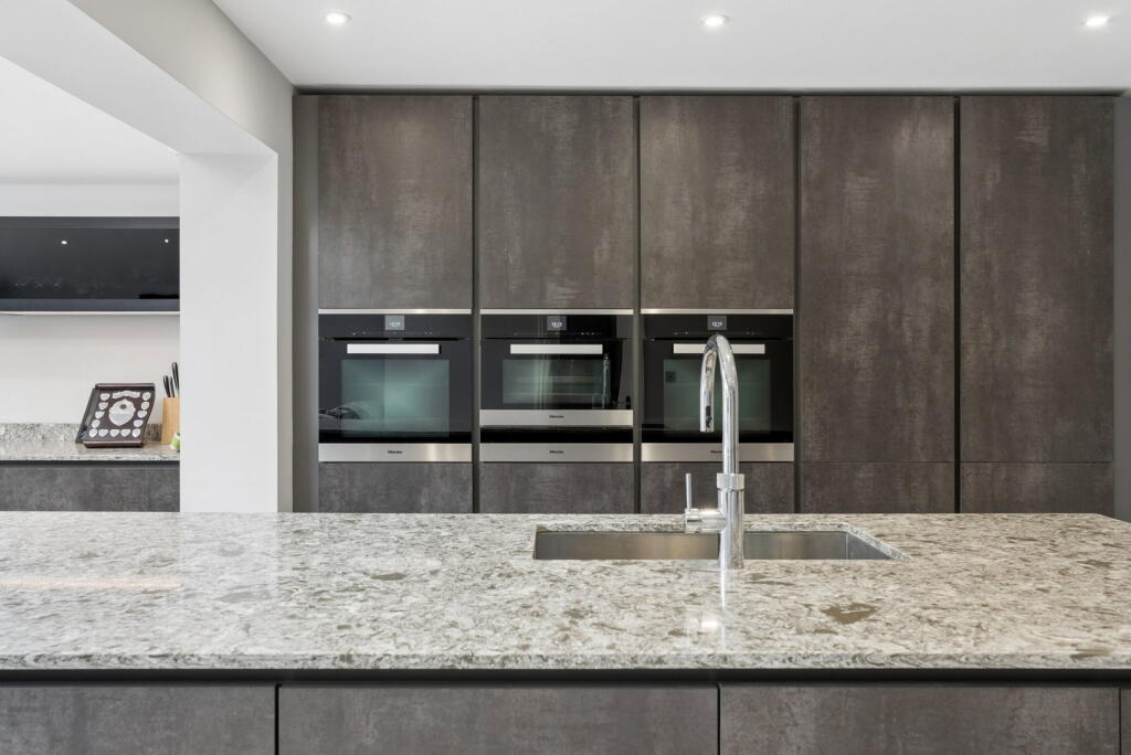 House in Aylesbury, Buckinghamshire - More