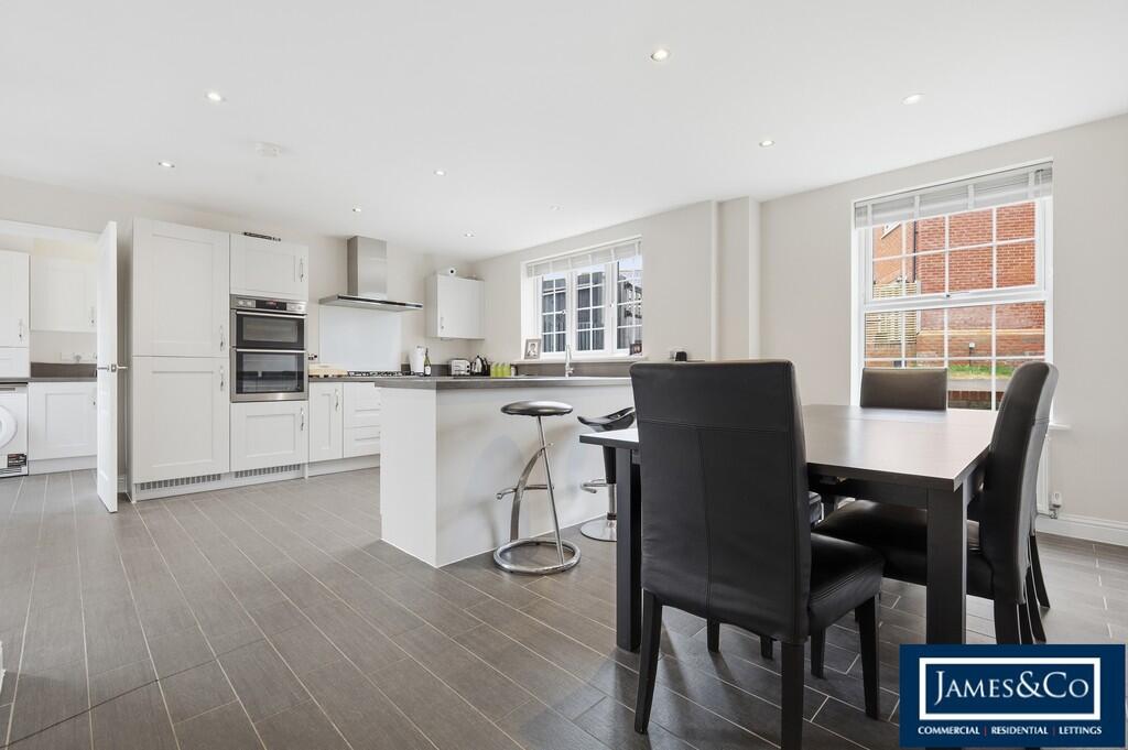 House in Uttlesford, Great Dunmow - View 2