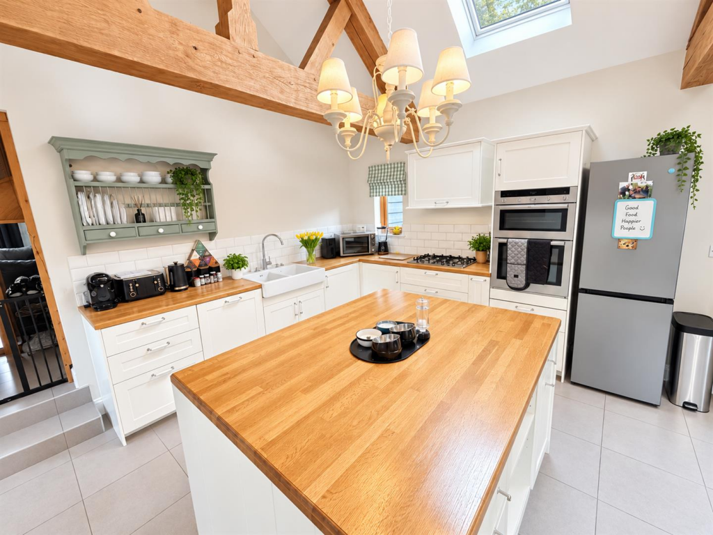 House in Linford, The Bonners - View 5