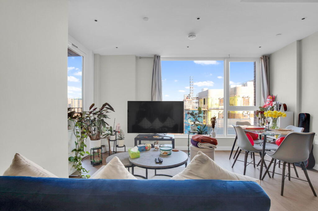 Main image of property: Kennington Lane, London, SE11 5AQ