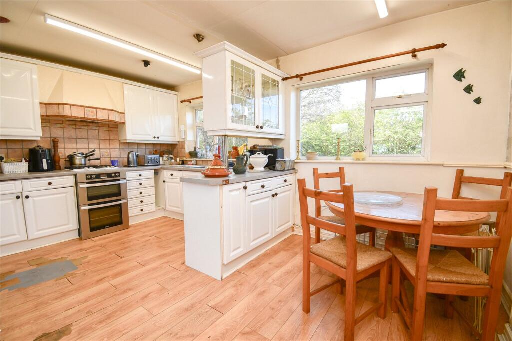 Parkfield Drive, Whitby, Ellesmere Port photo 4