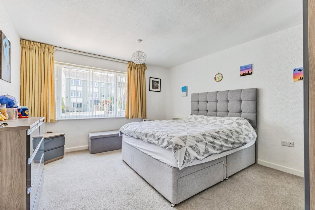 Apartment in Torquay - More