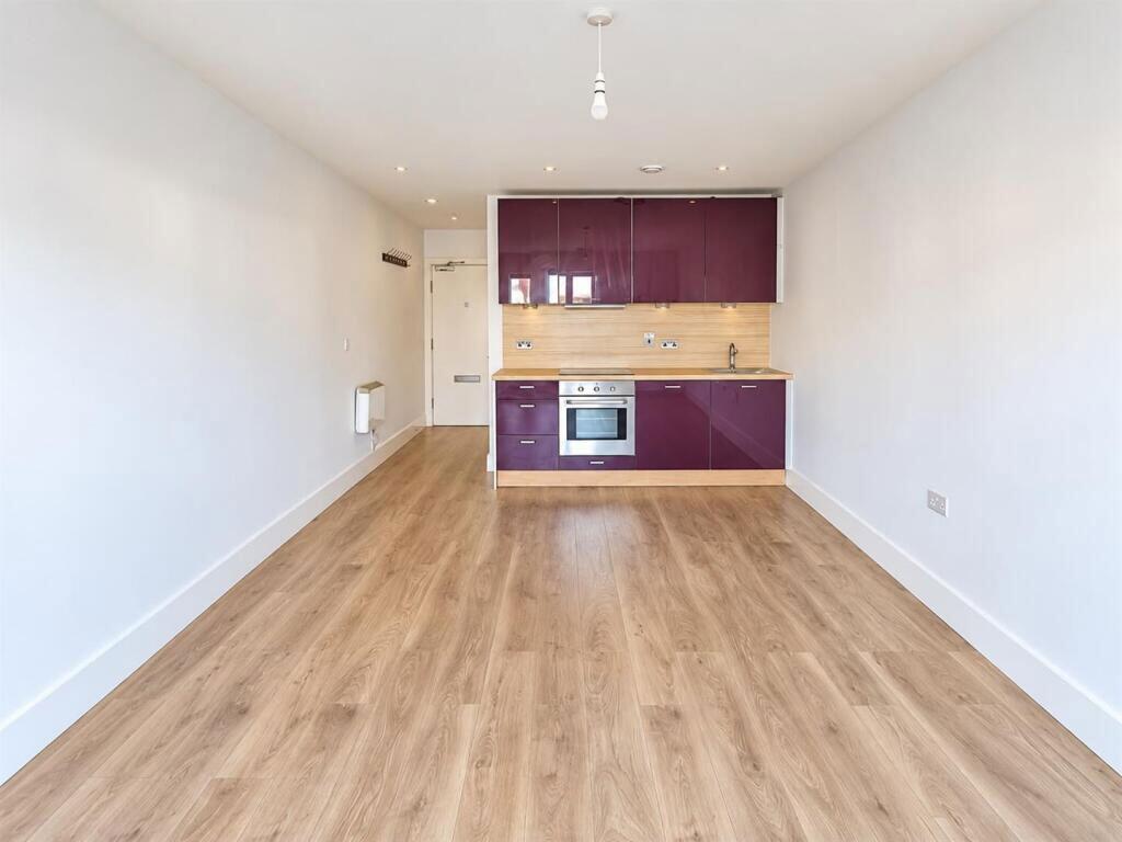Apartment in Gosport, Hampshire - View 3