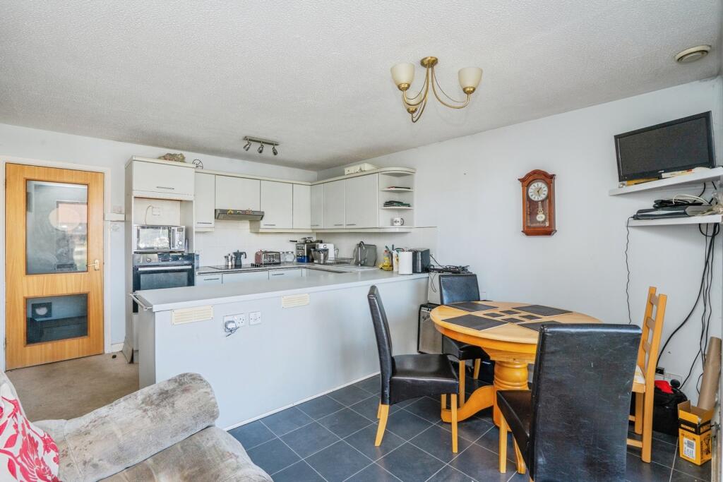 House in Portsmouth - View 5