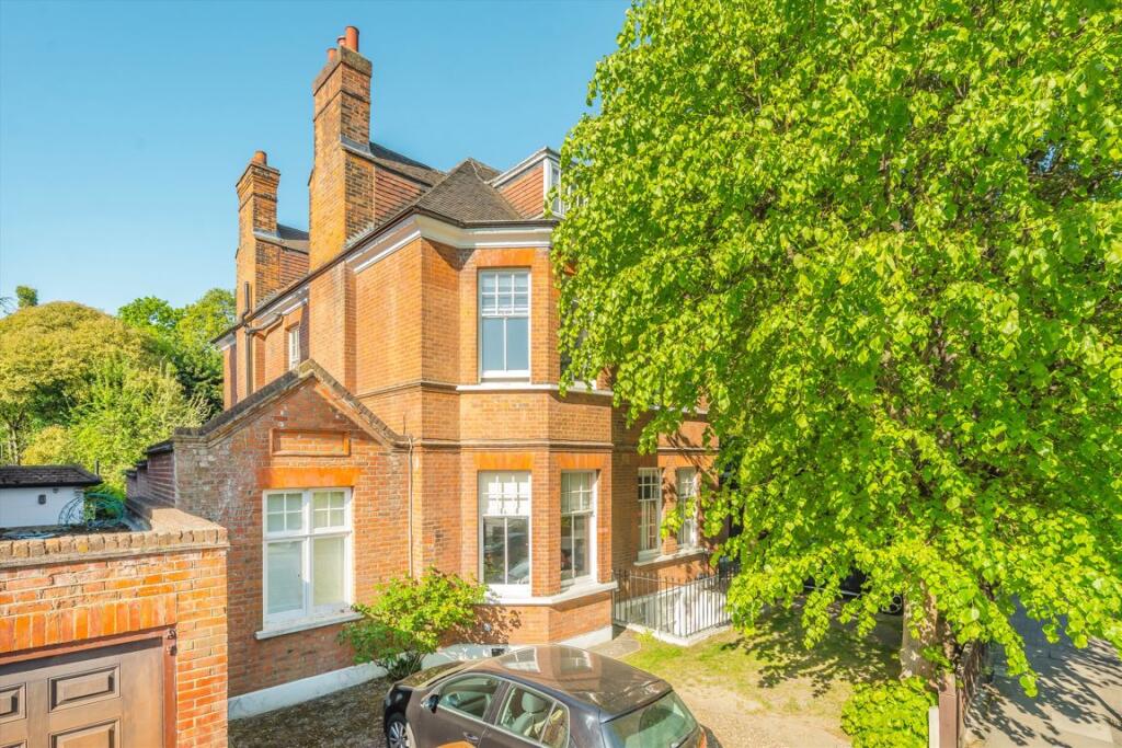 Main image of property: Keswick Road, Putney