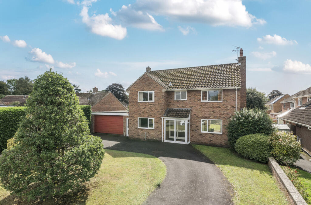 4-bed detached on Monmouth Court, Chard, Somerset, TA20, £465,000