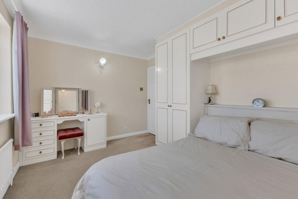 House in Dunstable, Central Bedfordshire - More