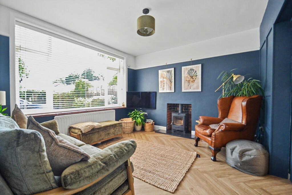 House in Bournemouth, Hillbourne, Broadstone - More