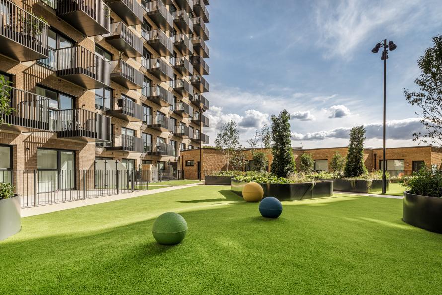 Main image of property: Kew Bridge Rise,
Brentford,
London,
TW8 0EX