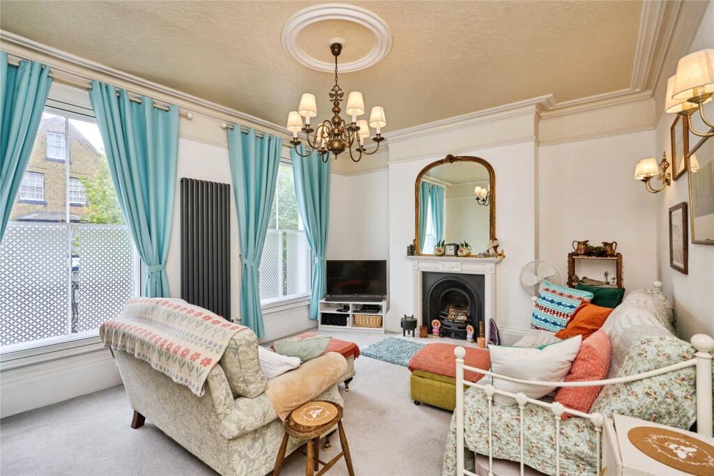 House in Newport, Nodehill - More