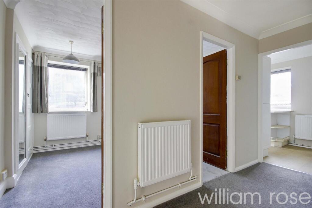 Apartment in Ilford - View 4