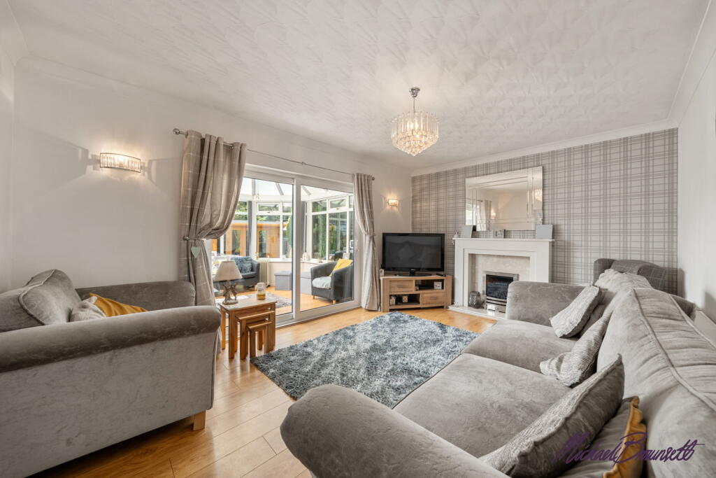8A, Reevy Drive, Bradford, BD6 3RE photo 2