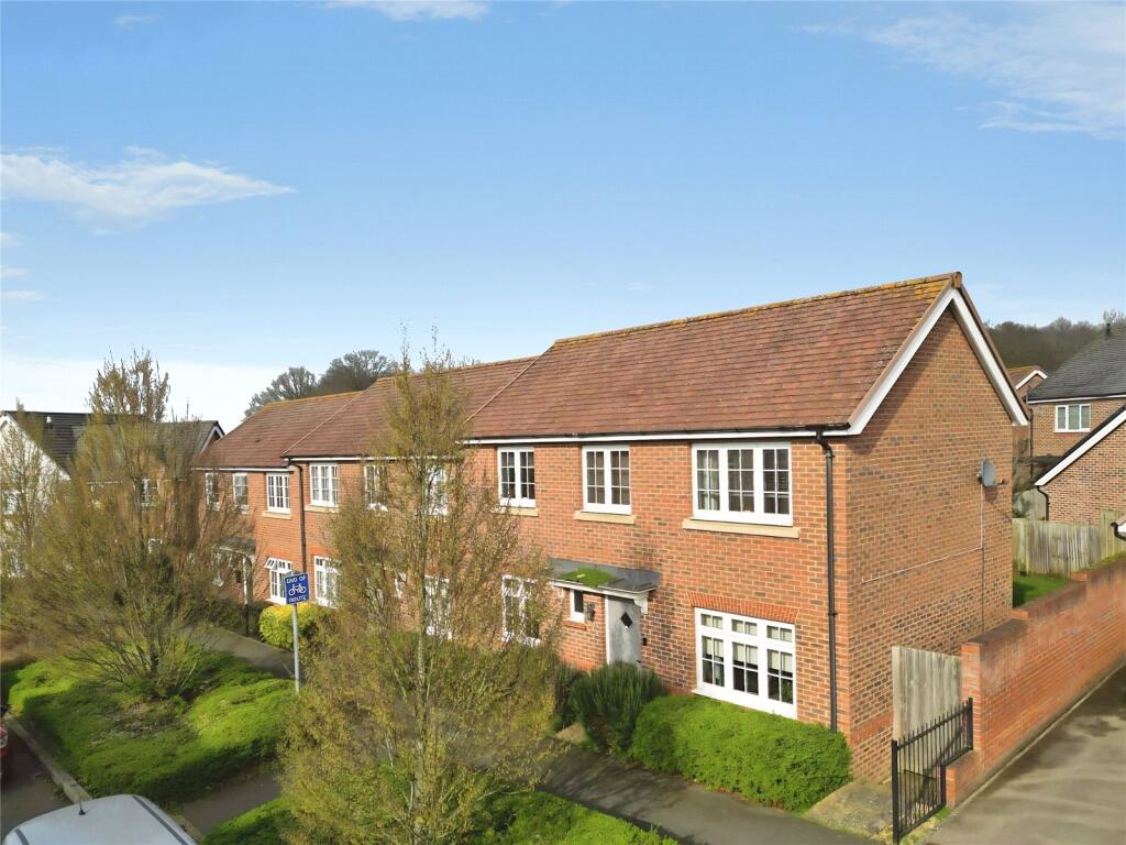 3-bed terraced on Falcon Way, Bracknell, Berkshire, RG12, £450,000