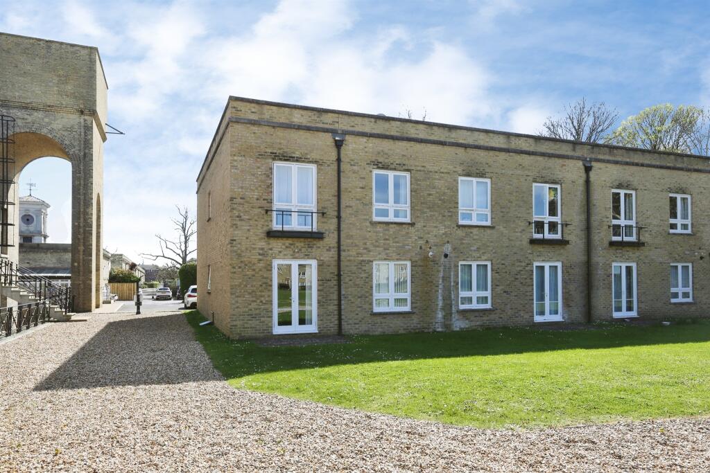 Main image of property: The Officers Quarters, Gosport