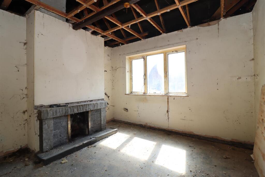 House in North East Derbyshire, Heath and Holmewood - More