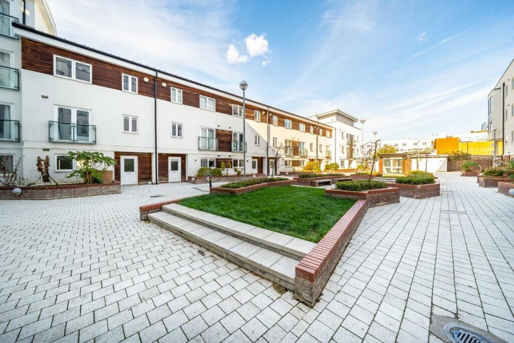 Apartment in London - More