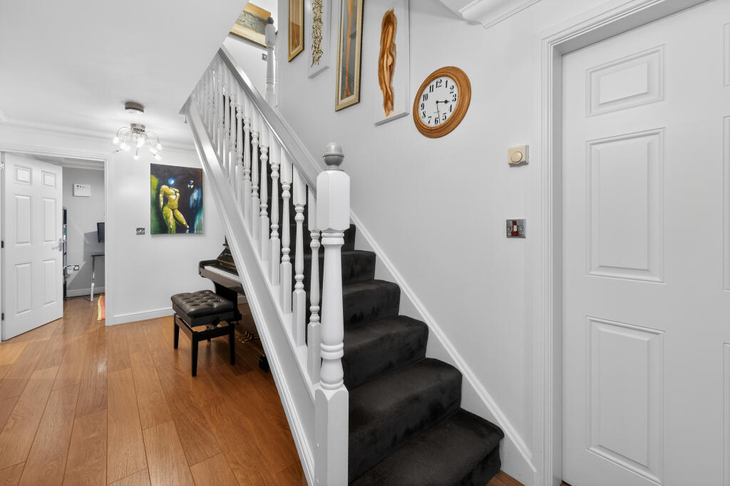 Paddock Close, Mansfield, NG18 - View 3