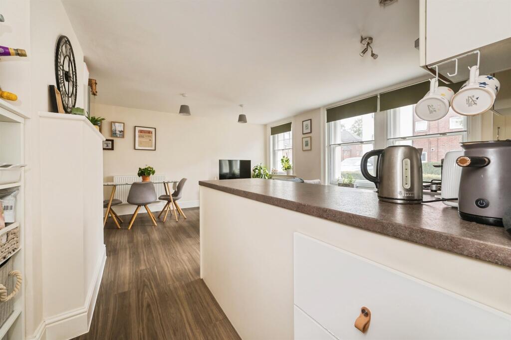 Apartment in Southampton - View 3